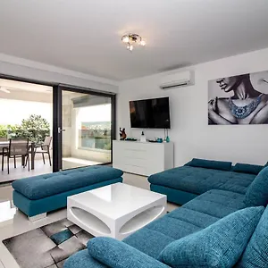 Luxury Luna Apartment