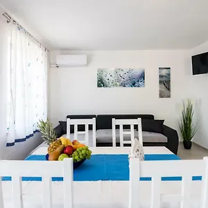 Dora Apartment